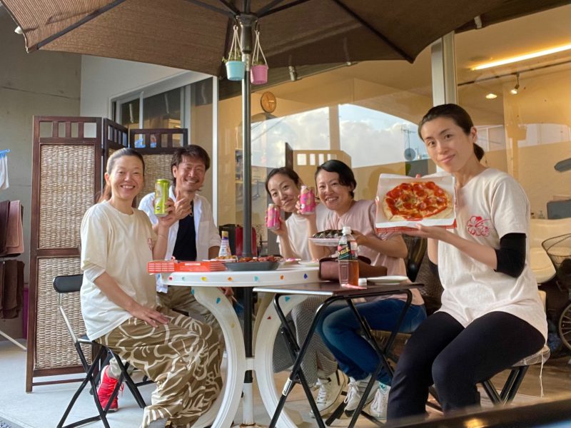 卒業後にテラスでお食事です。