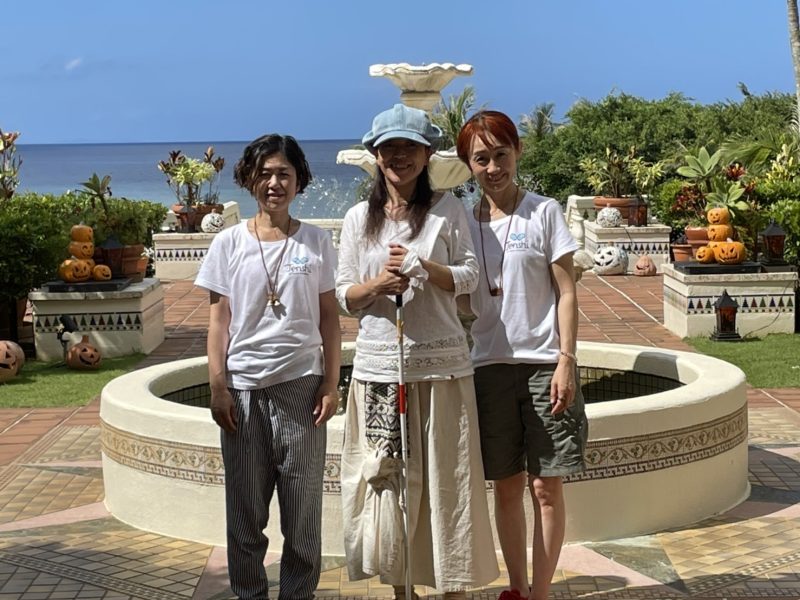 快晴の下、記念撮影