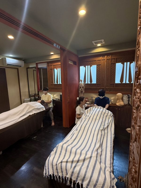 アイマスクでレッスン中です☺️